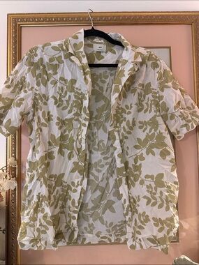 H&M White and Olive Green Leaf Print Short Sleeve Button-Down Shirt